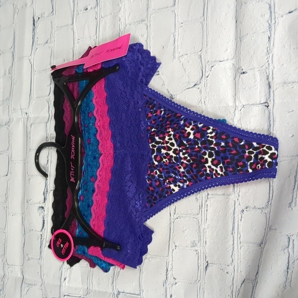 Betsey Johnson lace and cotton thongs some large